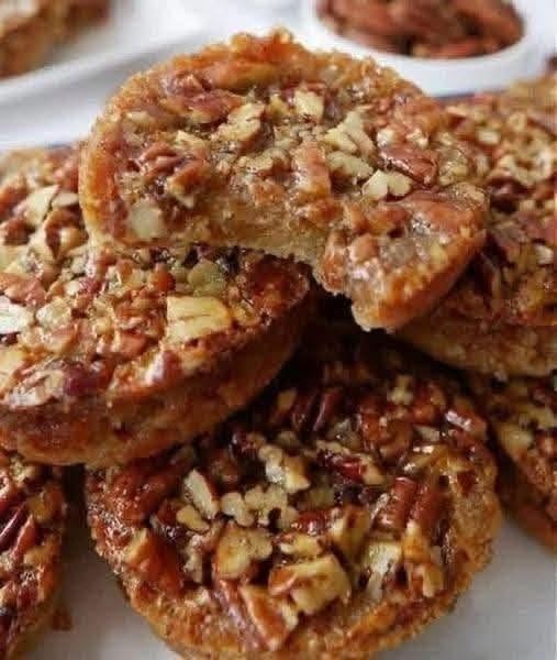 Soft & Chewy Pecan Caramel Cookies